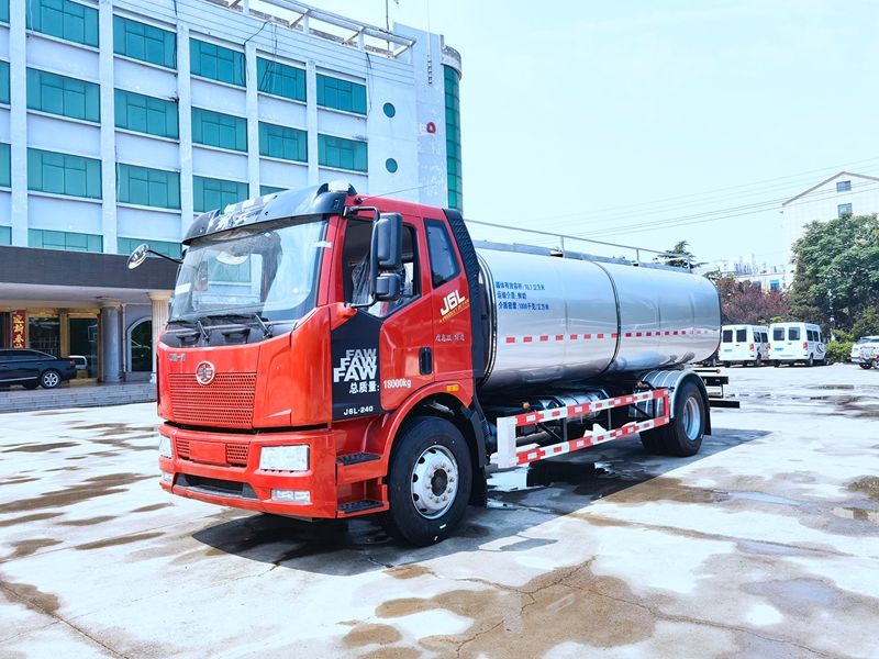 鮮奶運輸車（10.7立方長春解放）