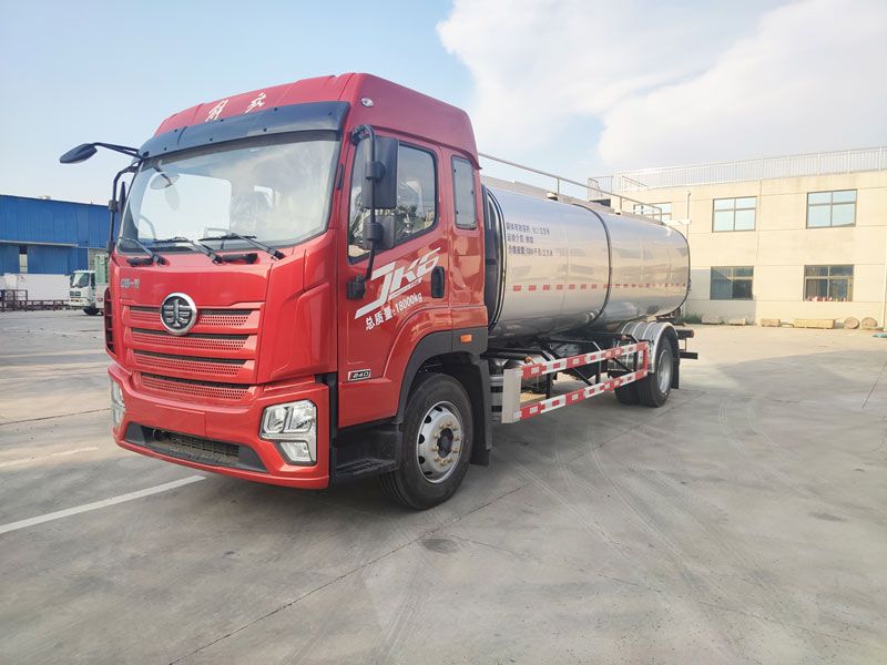 鮮奶運輸車（10.7立方青島解放）